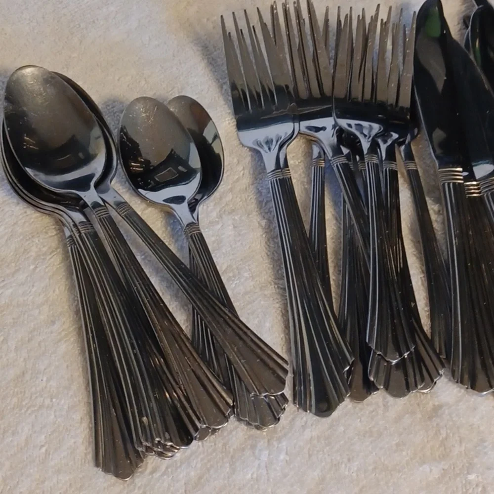 International stainless steel flatware 35 pc. Set